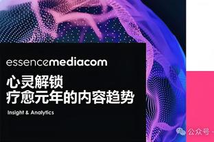 梅西抵达球场心情很好，挥手向呼喊的球迷示意